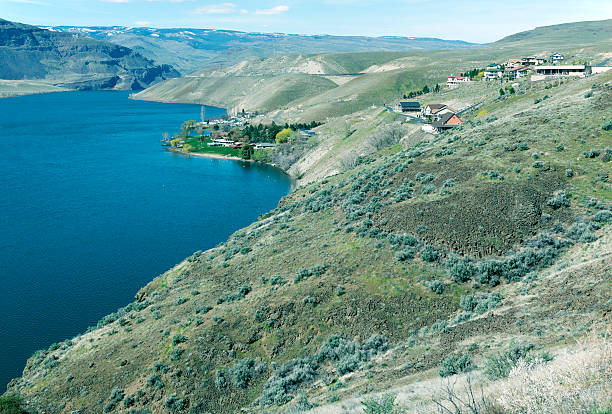 istock Houses and campground on Columbia River in Washington state 524893036