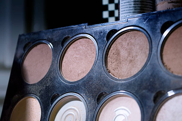 макияж палитра - face powder make up cosmetics eyeshadow стоковые фото и изображения