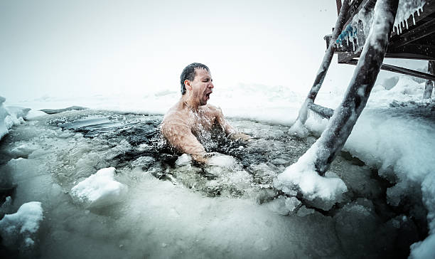 ice orificio de natación - izhevsk fotografías e imágenes de stock