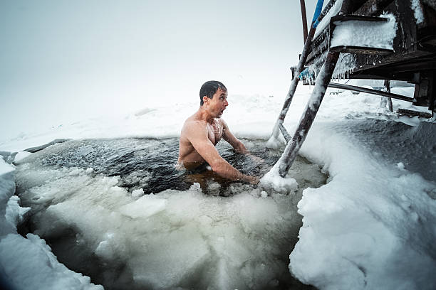 ice orificio de natación - izhevsk fotografías e imágenes de stock
