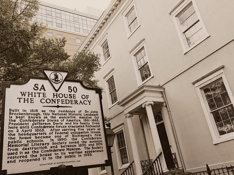 Confederate White House in Richmond, Virginia with historical marker.