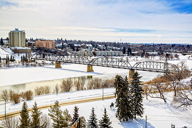 saskatoon en hiver - saskatoon saskatchewan canada downtown district photos et images de collection