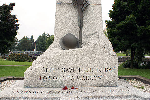 world war memorial - canadian soldier stock-fotos und bilder