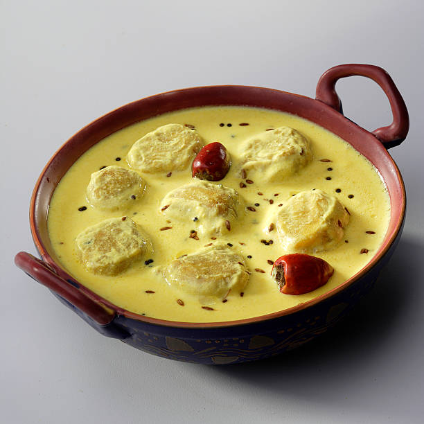 Kadhi pakora Pakora in Indian kadhi gravy karahi stock pictures, royalty-free photos & images