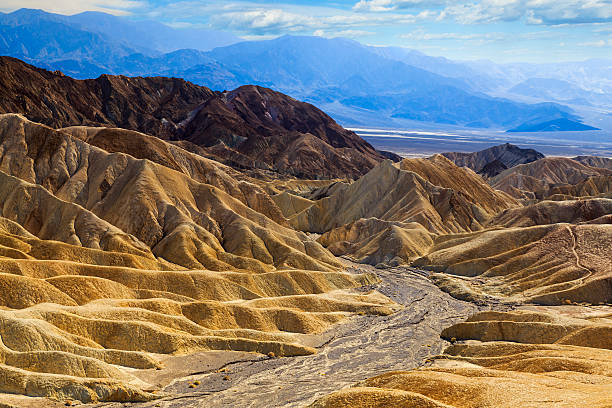 tod tal nationalpark-zabriskie punkt - panamint range stock-fotos und bilder