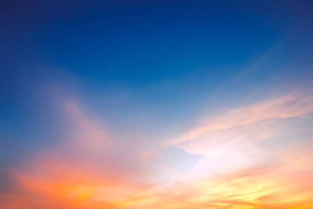 日没時の空の背景 - 夕日 ストックフォトと画像