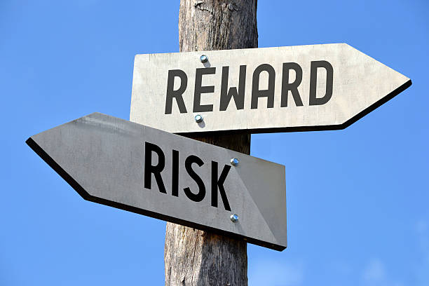 istock Rist and reward signpost 525022432