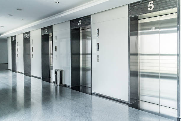 fermeture de l'ascenseur - elevator push button stainless steel floor photos et images de collection
