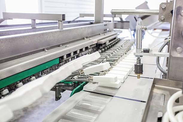 istock Ice cream factory conveyor 525029462