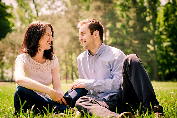 istock Dating couple - talking togethe 525029992