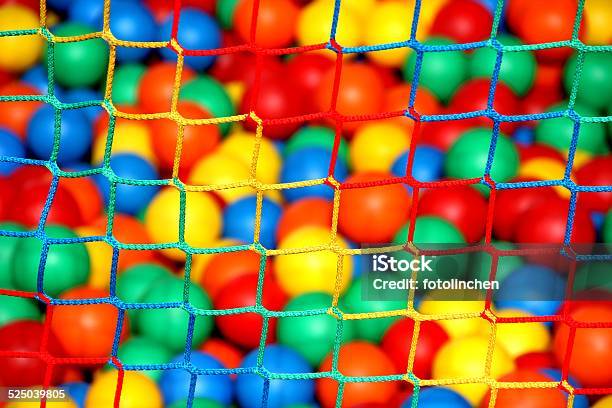 Spielplatz Stockfoto und mehr Bilder von Ballbecken - Ballbecken, Gitter, Spielball