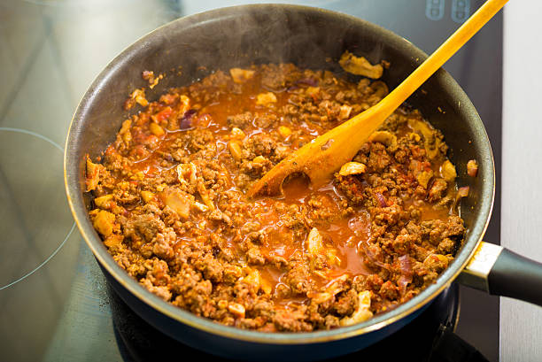 istock Proces of preparing spaghetti Bolognese 525039997