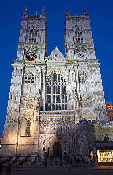 istock London - Westminster abbey in evening 525040099