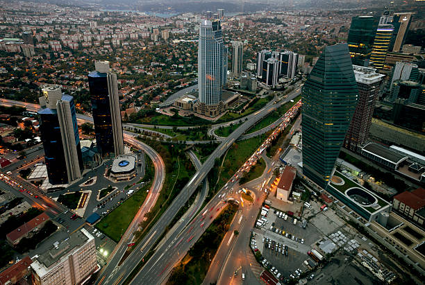 istambul, distrito de negócios, vista aérea - aerial view bosphorus bridge bosphorus bridge - fotografias e filmes do acervo