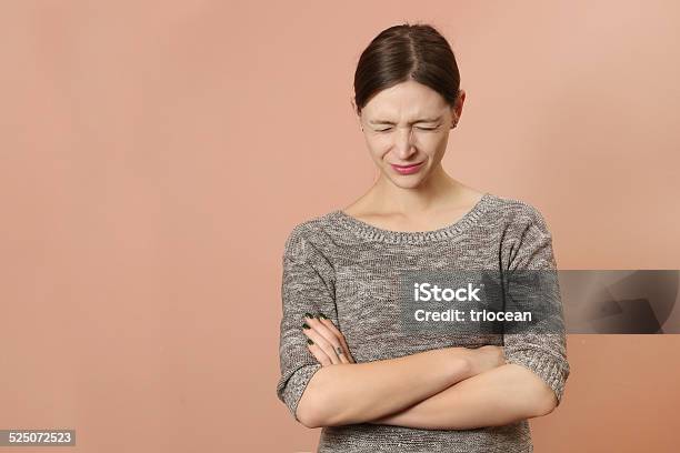 Photo libre de droit de Portrait De Jeune Femme En Colère banque d'images et plus d'images libres de droit de Goût acide - Goût acide, Visage, Bizarre