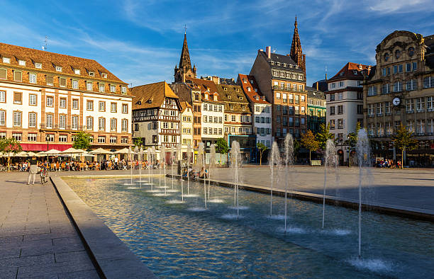 lugar de alsacia kleber en estrasburgo, francia - estrasburgo fotografías e imágenes de stock