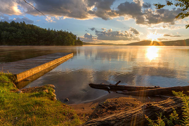 septième lake shore coucher du soleil - adirondack mountains adirondack state park air landscape photos et images de collection