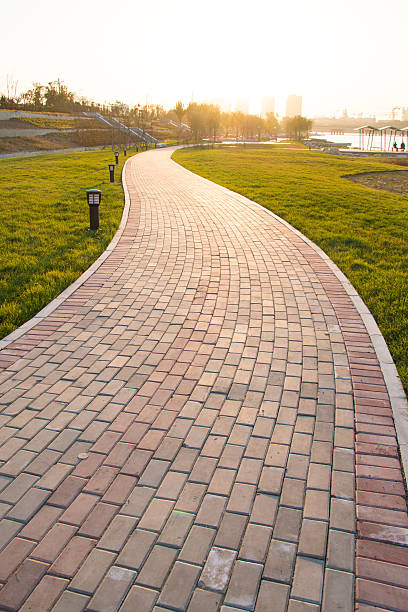 chodnik - brick yellow road footpath zdjęcia i obrazy z banku zdjęć