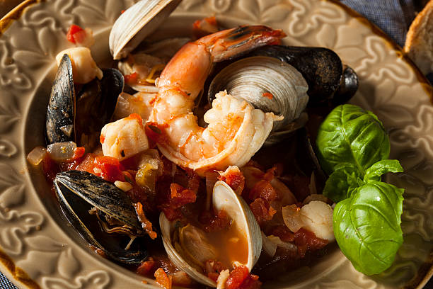 istock Homemade Italian Seafood Cioppino 525119801