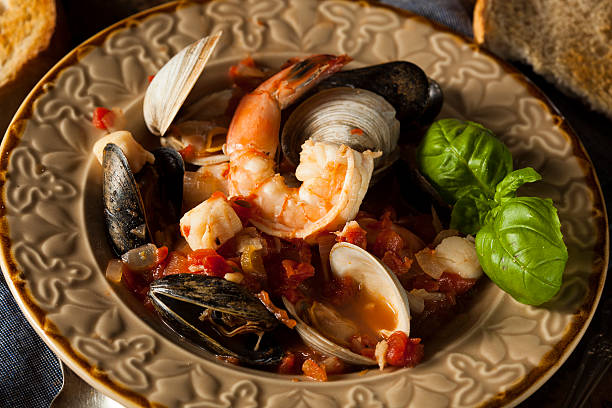 istock Homemade Italian Seafood Cioppino 525119821