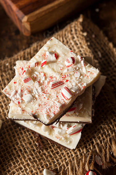 istock Homemade Holiday Peppermint Bark 525122399