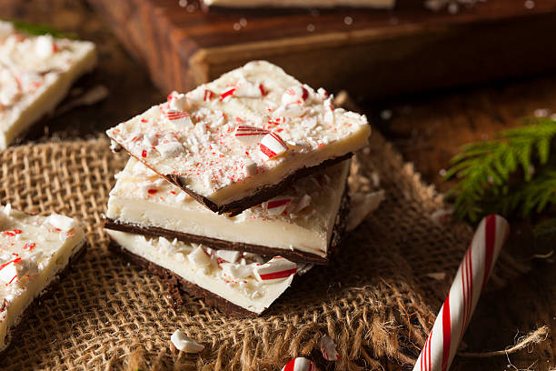 istock Homemade Holiday Peppermint Bark 525122405