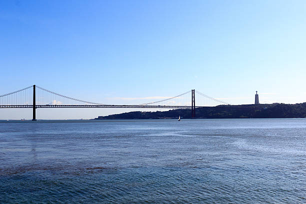 istock 25 de Abril Bridge and Christ the King Statue 525139491