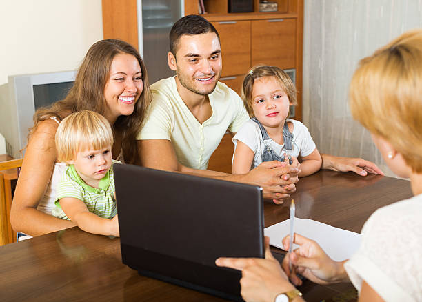 istock Family with insurance agent 525151783