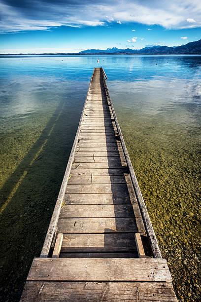 старый деревянный мол - jetty old wood obsolete стоковые фото и изображения