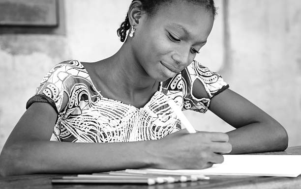 preto e branco de educação e escola-aluna símbolo - education blackboard africa youth culture imagens e fotografias de stock