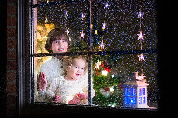 istock Kids at window on Christmas eve 525179313