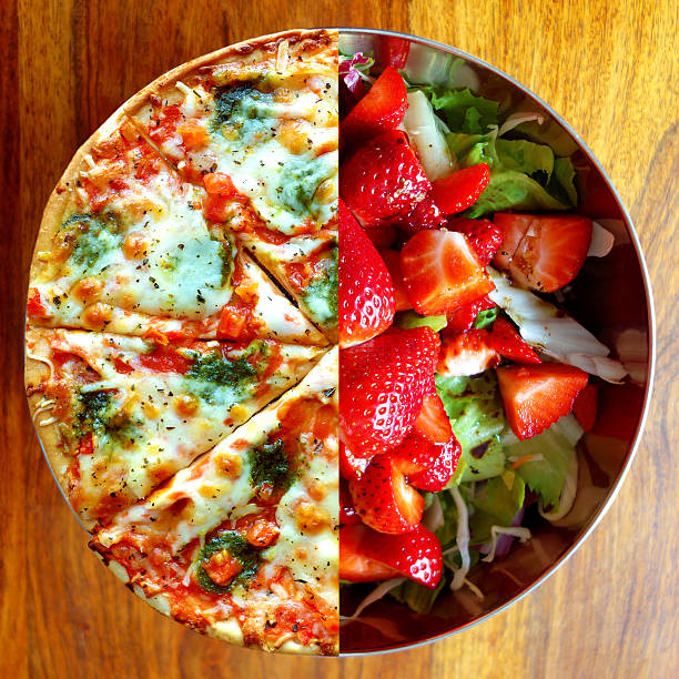 диета – выбор питания - plate changing стоковые фото и изображения