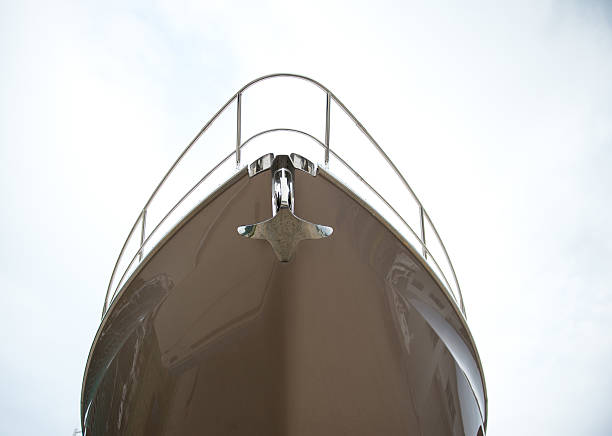 iate - yacht luxury front view ships bow - fotografias e filmes do acervo