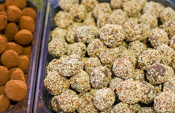 istock Balls of chocolate with pistachio 525211653