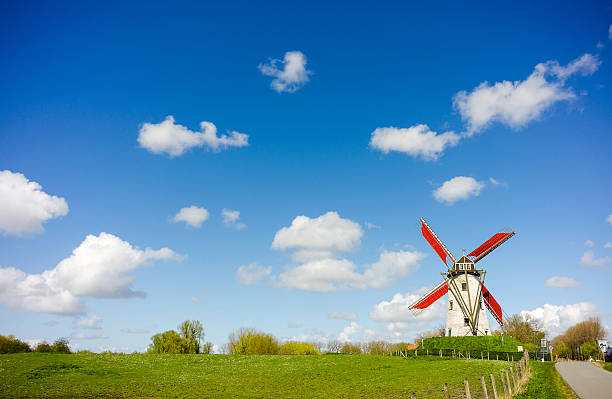 molino de viento, damme, bélgica - belgium bruges windmill europe fotografías e imágenes de stock