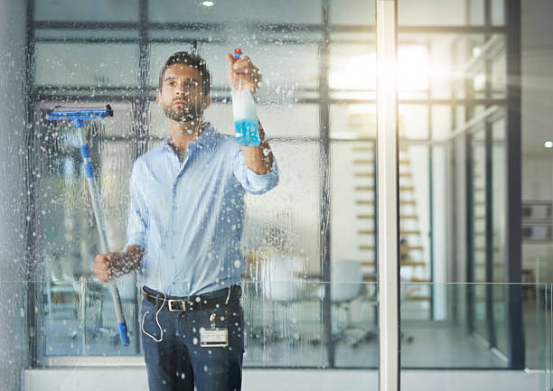 garantizar que las ventanas, impecable - cleaning window window washer built structure fotografías e imágenes de stock