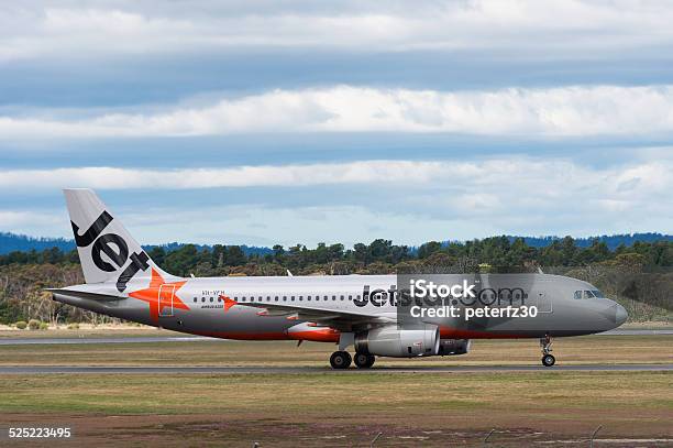 Foto de Jetstar Austrália Passageiro Avião Pousando e mais fotos de stock de Aeroporto - Aeroporto, Airbus, Austrália