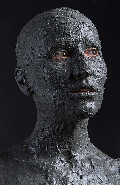 istock Statuesque woman in wet clay. Spa treatment. 525223832