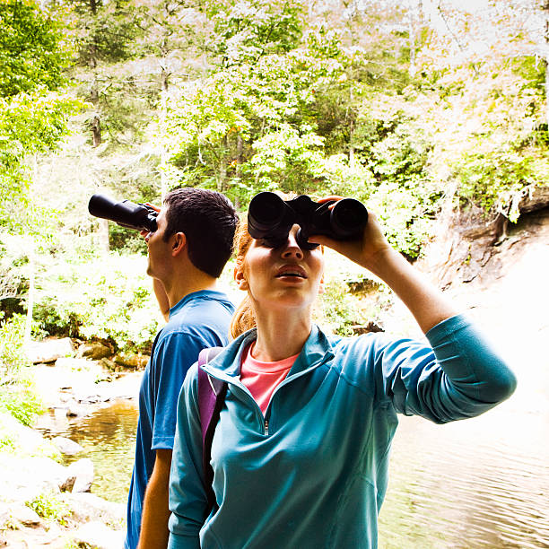 istock Couple Searching with Binocluars 525228158