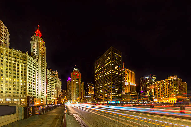 istock Chicago Architecture and Bridge on Chicago River 525231174