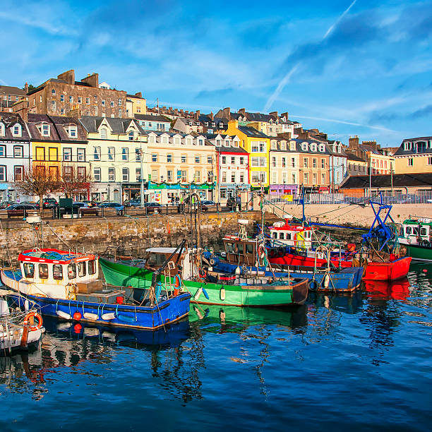 cobh stadt in irland - verwaltungsbezirk county cork stock-fotos und bilder