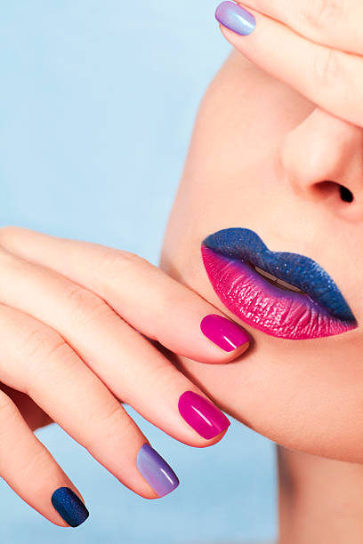 istock Blue pink fashion nails and lips. 525233898