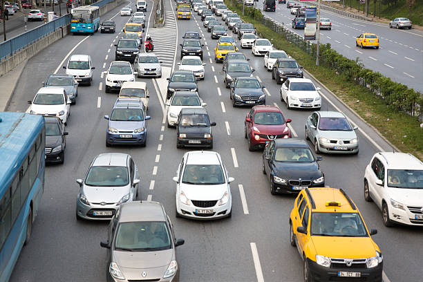 忙しい道路、交通渋滞 - land vehicle multiple lane highway driving traffic ストックフォトと画像