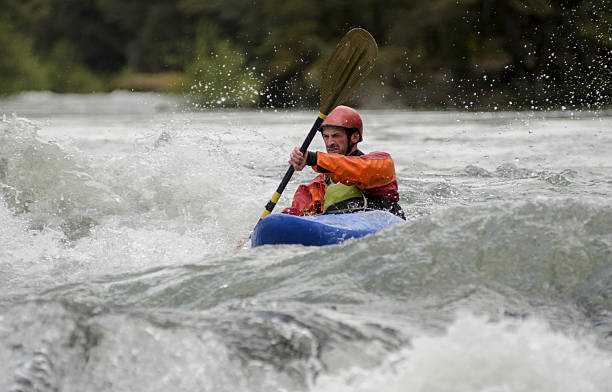 wildwasser-kayak - rafting white white water atlanta oar stock-fotos und bilder