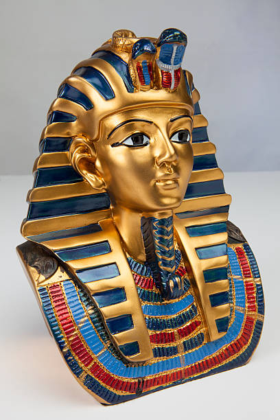 istock Egypt funerary mask isolated, foreshortening 525270523