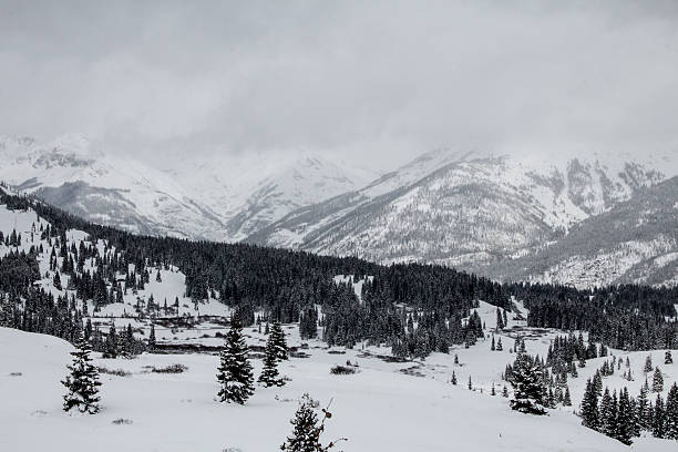istock Snowstorm on the peaks with low snowstorm clouds 525276129