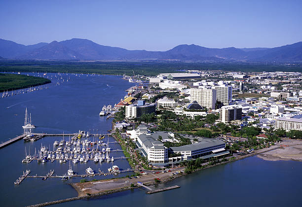 cairns - cairns foto e immagini stock