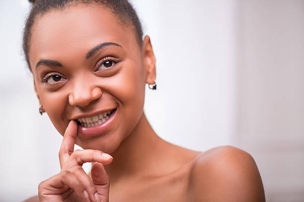 istock Beautiful  dark skinned girl in white towel 525323101