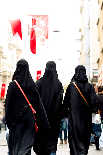 터키 여자대표 입고 얼굴용 베일을 쓰거나 부르카라는 얼굴용 베일을 착용합니다 - nikab veil islam arabia 뉴스 사진 이미지