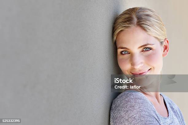 Das Leben Ist Einfach Schön Stockfoto und mehr Bilder von Attraktive Frau - Attraktive Frau, Blaue Augen, Blick in die Kamera